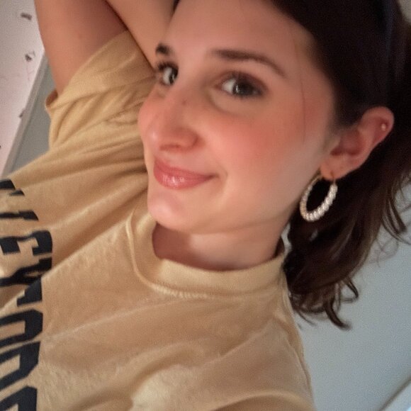 Meet your Posher, Giselle - Picture 1 of 1